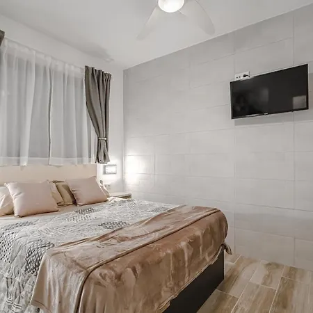 Apartamento Fully Refurbished Holiday With Terrace